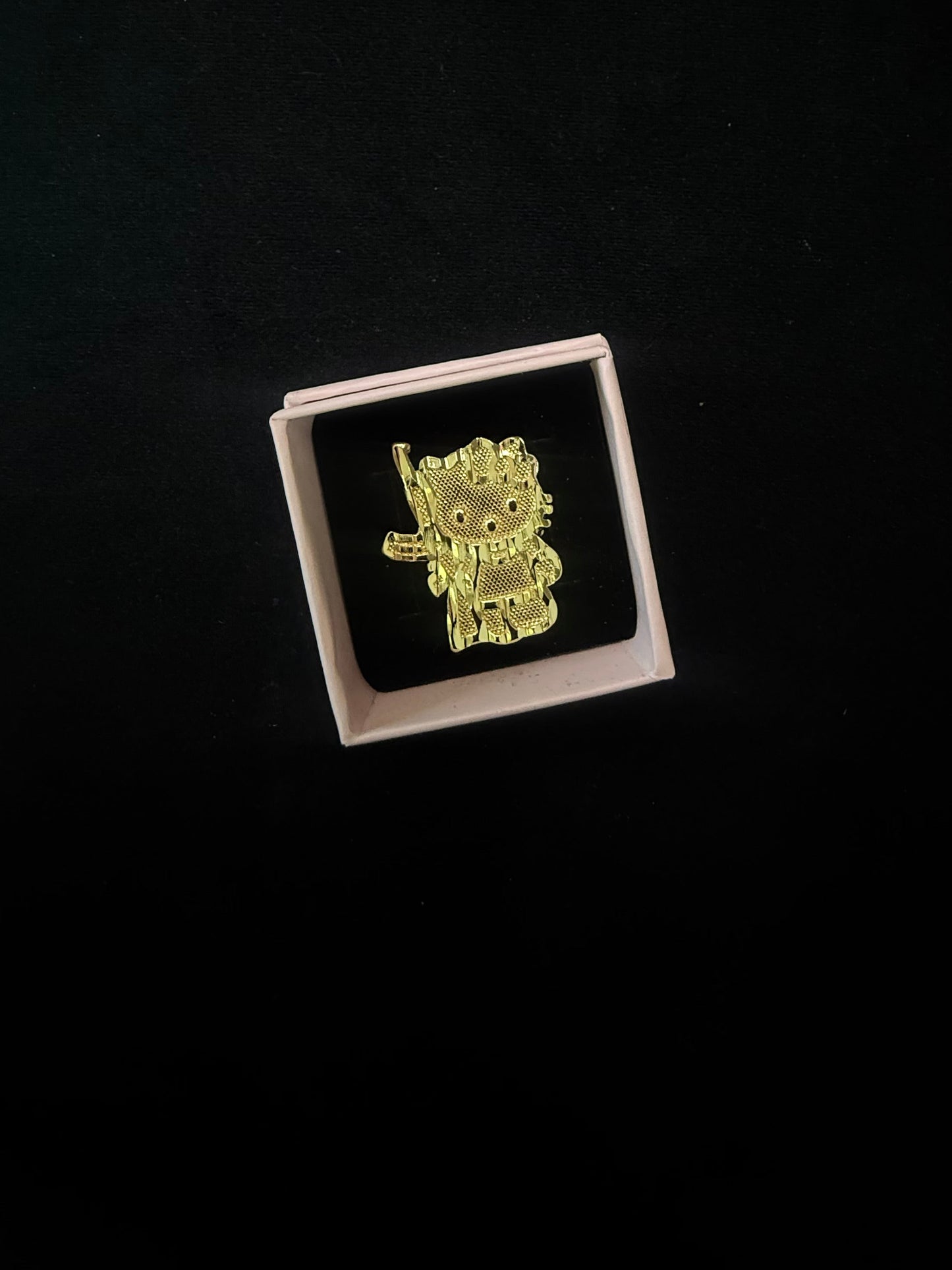Bed Hello Kitty Nugget Ring